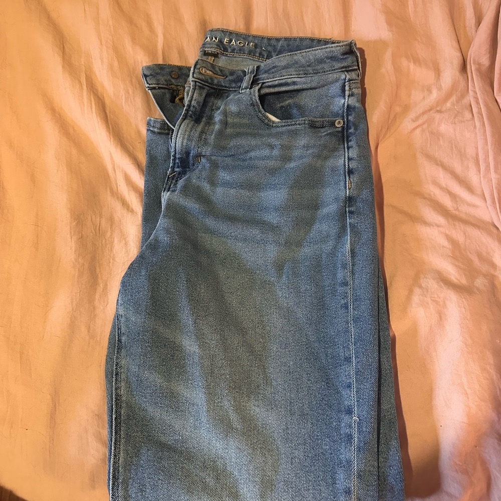 American Eagle Light Wash Denim Jeans - Mom Jean